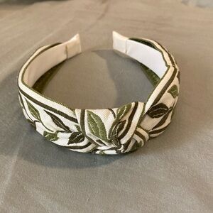 Anthropologie Green and White Leaves/Ivy Knot Headband